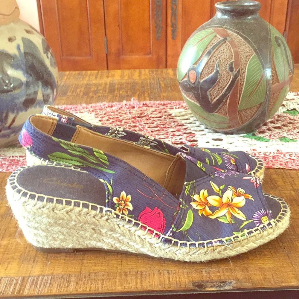 Clark’s stylish sandals women’s size 6